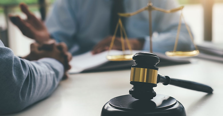 How a Franchise Attorney Can Protect You Before Signing a Franchise Agreement