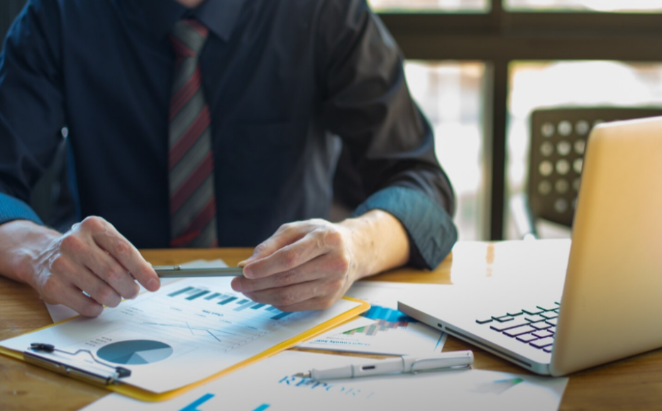 Strengthening Customer Relationships Through Commercial Financing Programs